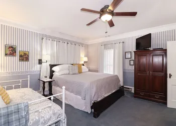 Loganberry Inn hotel thumbnail 6