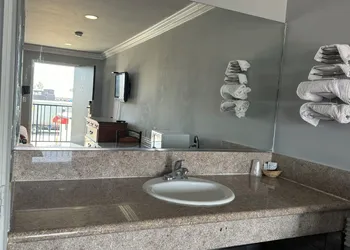 Hiland Motel hotel thumbnail 5