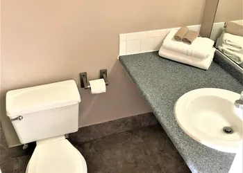Country Meadow inn hotel thumbnail 7