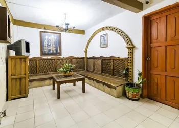 OYO Hotel La Luna hotel thumbnail 2