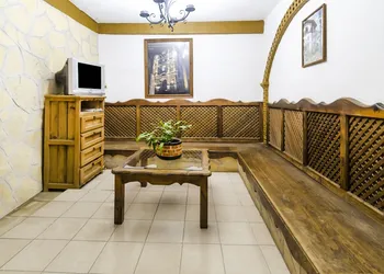 OYO Hotel La Luna hotel thumbnail 3