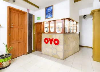 OYO Hotel La Luna hotel thumbnail 4