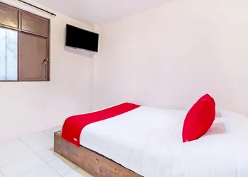 OYO Hotel La Luna hotel thumbnail 5