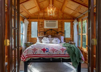 Savannah's Meadow hotel thumbnail 2