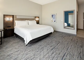 Holiday Inn Express & Suites Palm Desert - Millennium by IHG hotel thumbnail 5