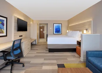 Holiday Inn Express & Suites Wooster by IHG hotel thumbnail 5
