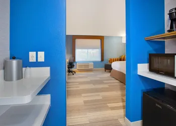 Holiday Inn Express & Suites Wooster by IHG hotel thumbnail 7