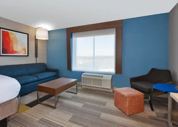 Holiday Inn Express & Suites Wooster by IHG hotel thumbnail 8