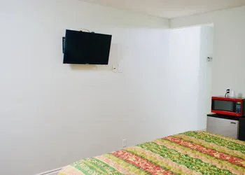 Red Carpet Motel hotel thumbnail 4