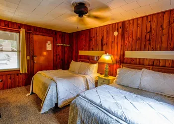 Mountainaire Inn and Log Cabins hotel thumbnail 3