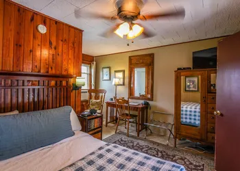 Mountainaire Inn and Log Cabins hotel thumbnail 7