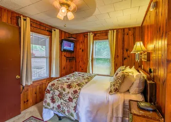 Mountainaire Inn and Log Cabins hotel thumbnail 8