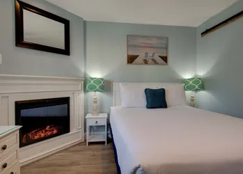 Inn of the Four Winds Oceanfront Seaside hotel thumbnail 2