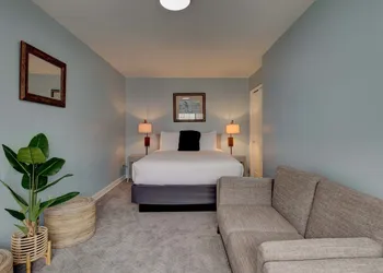 Inn of the Four Winds Oceanfront Seaside hotel thumbnail 6