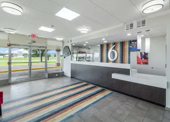 Motel 6 Groves, TX hotel thumbnail 2