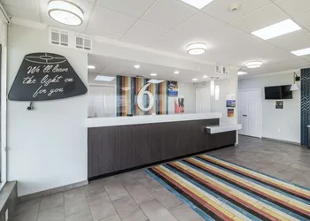 Motel 6 Groves, TX hotel thumbnail 3