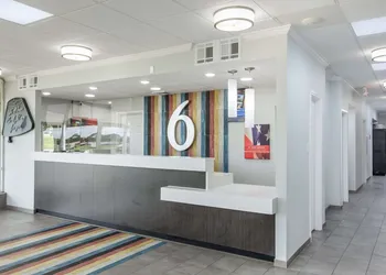 Motel 6 Groves, TX hotel thumbnail 4