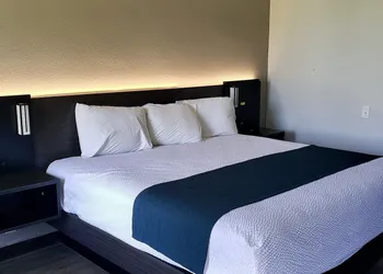 Motel 6 Groves, TX hotel thumbnail 8