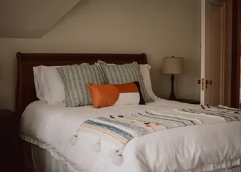Hill Road Manor Bed & Breakfast hotel thumbnail 4
