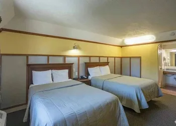 Econo Lodge hotel thumbnail 3