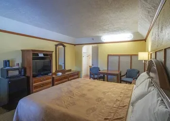 Econo Lodge hotel thumbnail 4