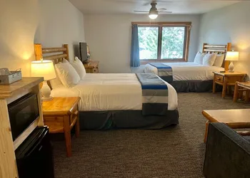 Manhattan Beach Lodge hotel thumbnail 6