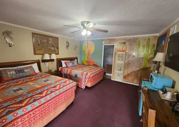Smokey Bear Motel hotel thumbnail 2