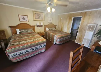 Smokey Bear Motel hotel thumbnail 3
