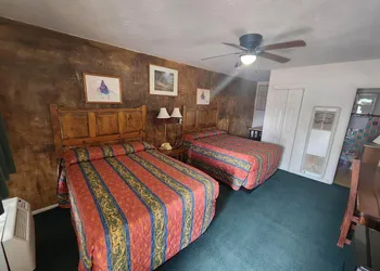 Smokey Bear Motel hotel thumbnail 4