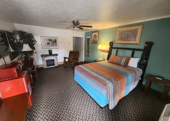 Smokey Bear Motel hotel thumbnail 5