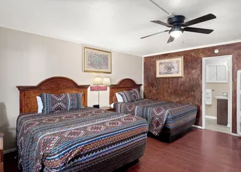 Smokey Bear Motel hotel thumbnail 7