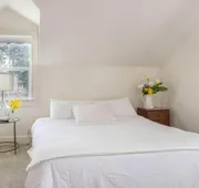 Dennen's Victorian Farmhouse hotel detail image 3