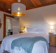 Dennen's Victorian Farmhouse hotel detail image 4
