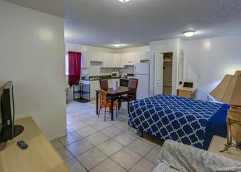 Richard's Motel Studio hotel thumbnail 3