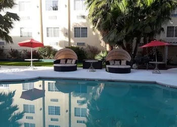 Bayshore Inn hotel thumbnail 2