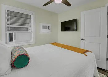 Safety Harbor Motel hotel thumbnail 8