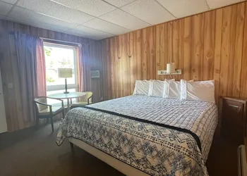 Park Motel and Cabins hotel thumbnail 4