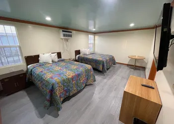 Hilltop Motor Inn hotel thumbnail 5