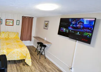 Whitehall Cottages hotel thumbnail 3
