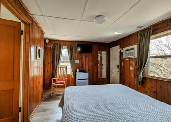 Riverside Motel hotel thumbnail 6