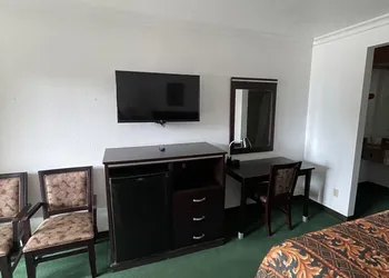 Chino Motel hotel thumbnail 6