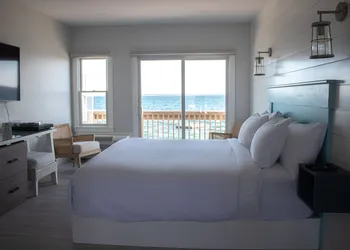 Falmouth Tides hotel thumbnail 5