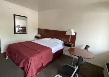 VIBE INN - WHIRLPOOLS SUITES - Lyons hotel thumbnail 3