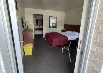 VIBE INN - WHIRLPOOLS SUITES - Lyons hotel thumbnail 4