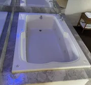 VIBE INN - WHIRLPOOLS SUITES - Lyons hotel detail image 5