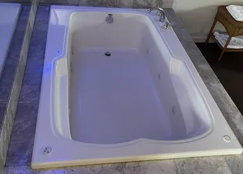 VIBE INN - WHIRLPOOLS SUITES - Lyons hotel thumbnail 5