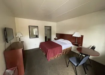 VIBE INN - WHIRLPOOLS SUITES - Lyons hotel thumbnail 6