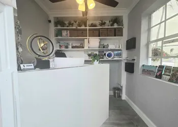 Barefoot Mailman Inn & Suites hotel thumbnail 2