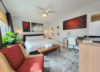 Barefoot Mailman Inn & Suites hotel thumbnail 7