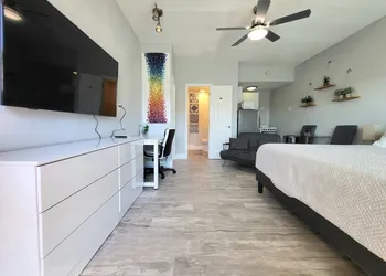 Barefoot Mailman Inn & Suites hotel thumbnail 8